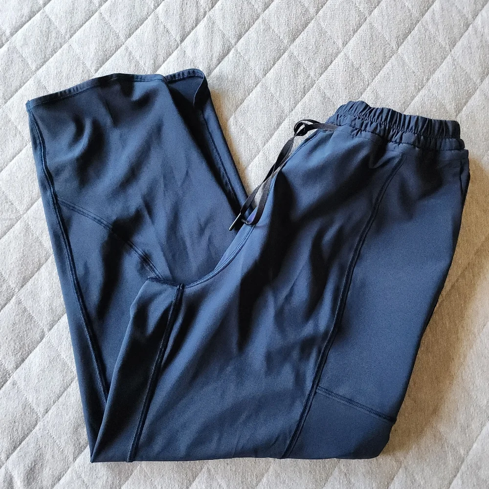 Lululemon Navy‎ Final Play Crop Pants Size 6